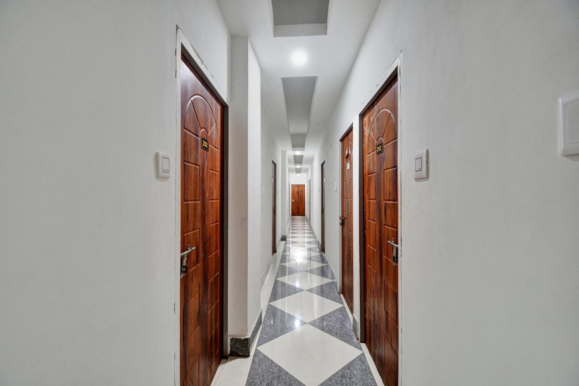 Super Hotel O Royal Empire Kalküta Dış mekan fotoğraf