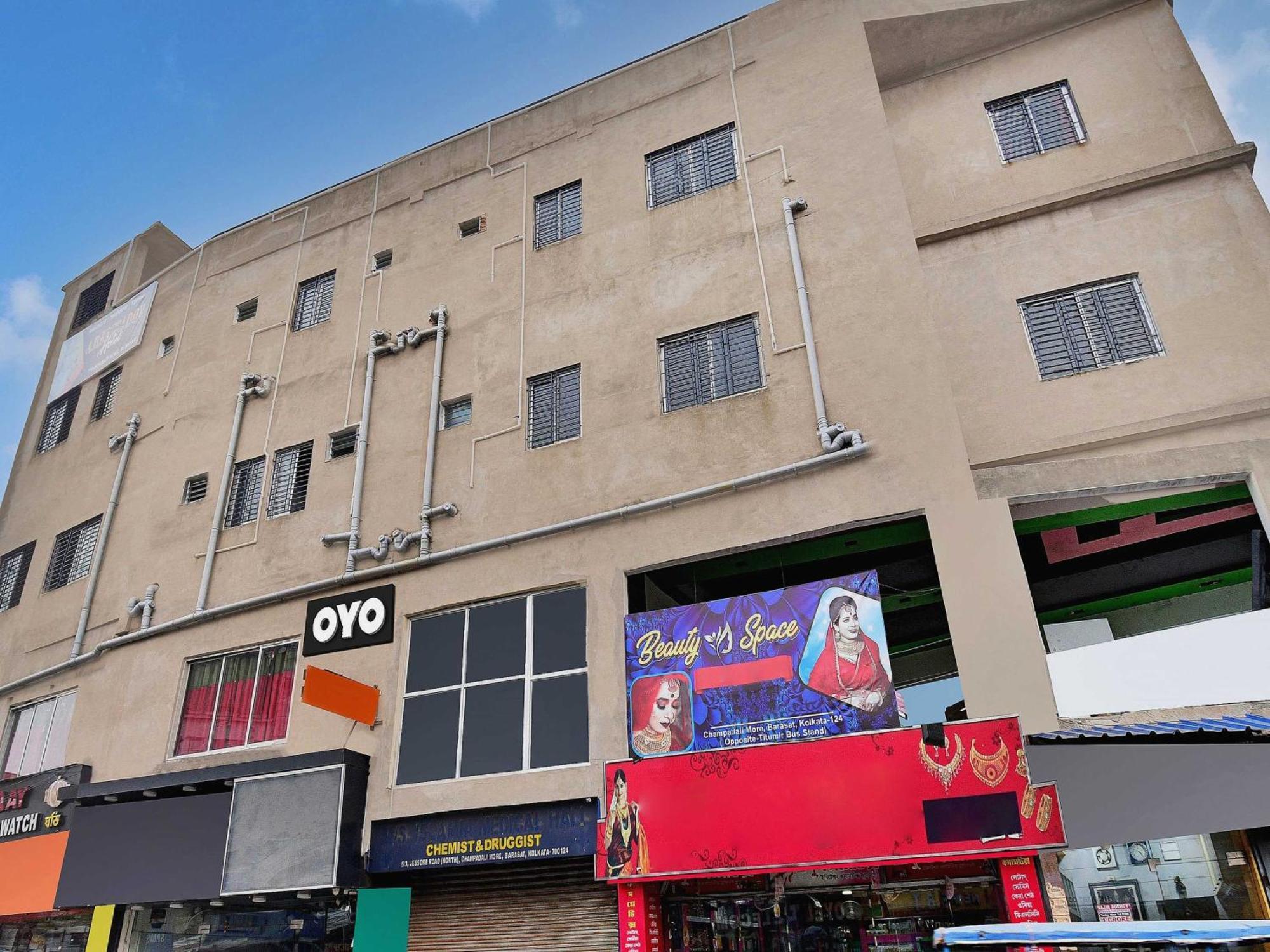 Super Hotel O Royal Empire Kalküta Dış mekan fotoğraf